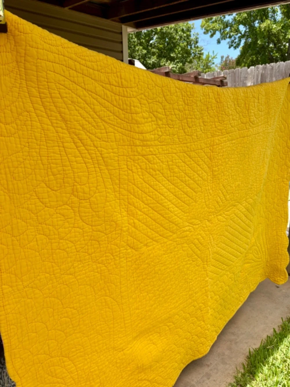 Vintage Reversible Quilt 78x63 Pink Yellow Scalloped Edge